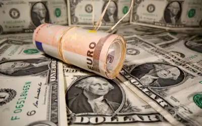 Image for Dollar falls as U.S. yields languish, euro gets boost from survey