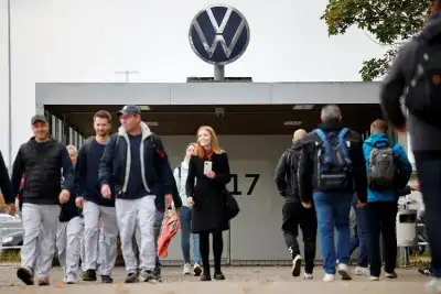 Image for VW proposes 10% pay cut to tackle crisis