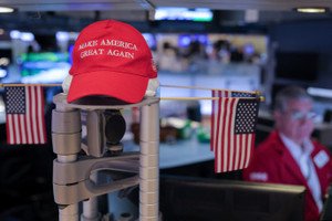 Stock market surge and dollar decline following Trump tariff delay announcement - Global Banking & Finance Review