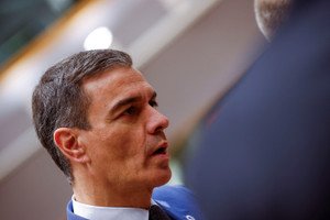 Image for Spain's PM Sanchez floats ban on non-EU citizens buying properties