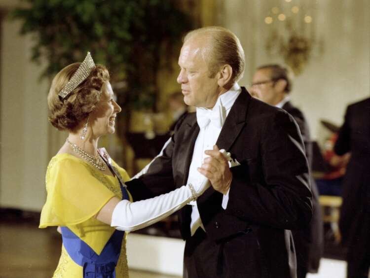Queen Elizabeth II and President Gerald Ford dancing at a White House state dinner - Global Banking & Finance Review