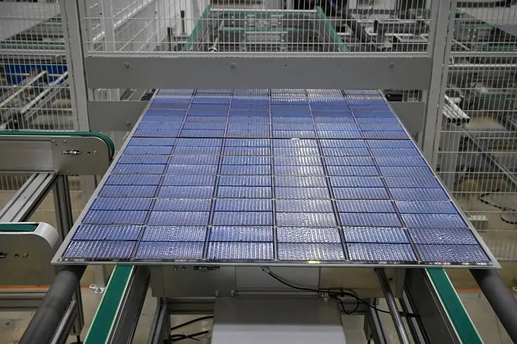 Image for Meyer Burger halts solar plant in Colorado, plans restructuring