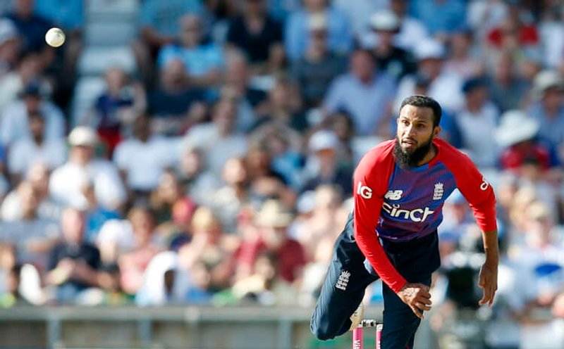 Image for Cricket-Spinners shine as England beat Pakistan to level T20 series 1-1