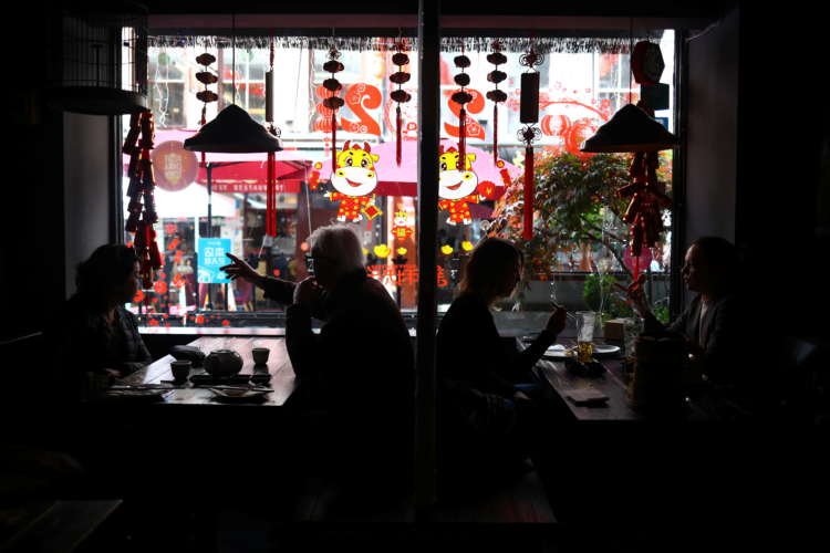 Image for UK pubs and restaurants enjoy ‘ringing tills’ after COVID rules relax