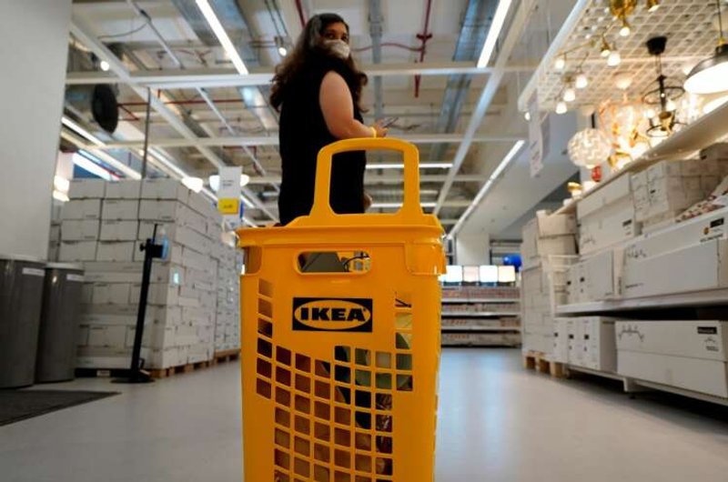 Image for IKEA to spend 3 billion euros on stores as it adapts to e-commerce