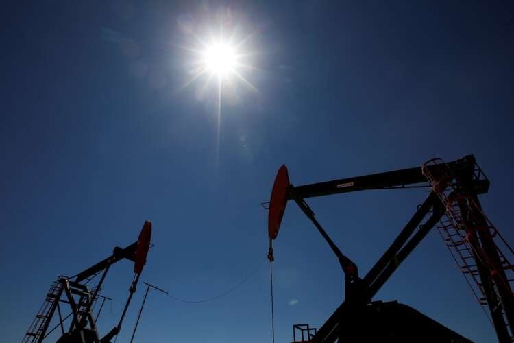 Image for Oil rises on tight supplies; trade choppy on demand worries