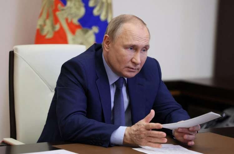 Vladimir Putin discussing Russia's economy and sanctions during a meeting - Global Banking & Finance Review