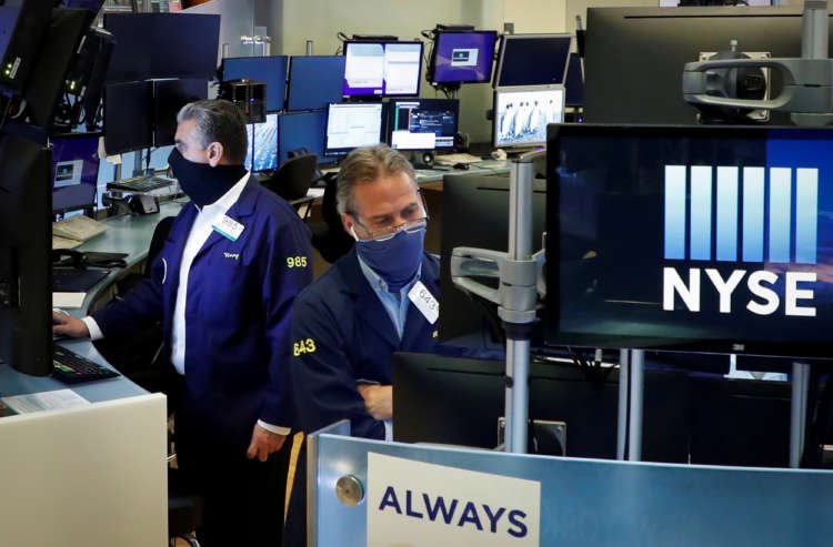 Traders on the NYSE floor react to market changes amid rising global equity indexes - Global Banking & Finance Review