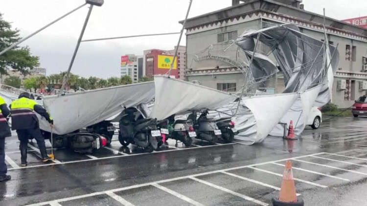 Image for Taiwan to restore power after Typhoon Haikui batters island