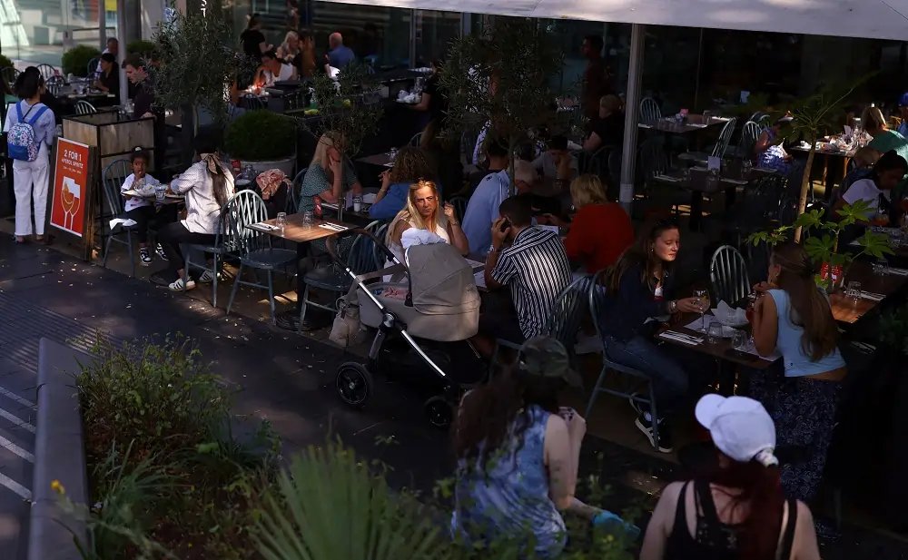 Chart illustrating UK inflation expectations rising to 3.3% in October 2023 - Global Banking & Finance Review