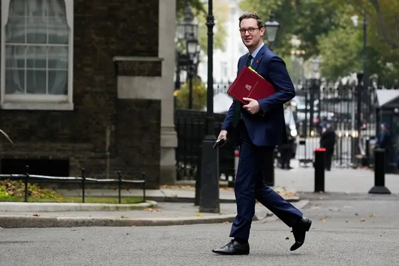 Image for Normal for markets to respond to budget plans, minister says