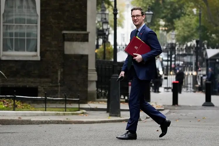 Image for Normal for markets to respond to budget plans, minister says