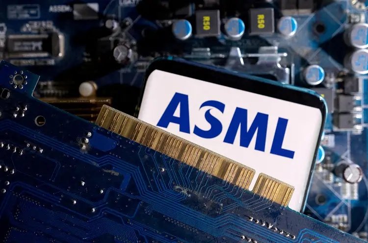 High NA ASML chip printing machine used in imec's semiconductor breakthroughs - Global Banking & Finance Review