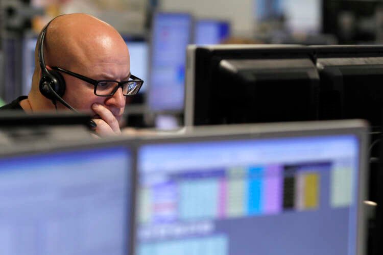 Trader analyzes stock market trends amid FTSE 100 decline and Ocado slump - Global Banking & Finance Review