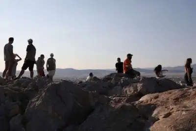 Image for Greek tourism faces tense ‘summer of patience’