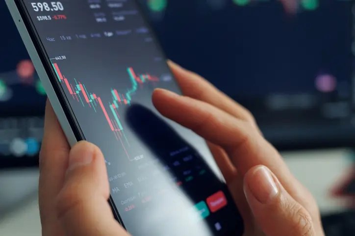 The Rise of Algorithmic Trading Among Retail Investors in the UK - Trading news and analysis from Global Banking & Finance Review