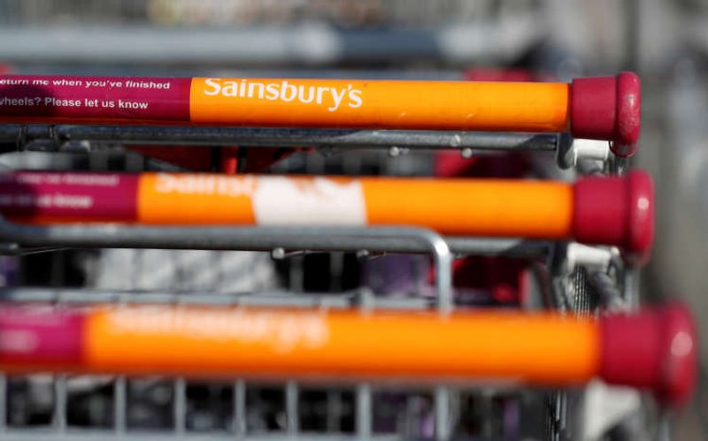 Image for Britain’s Sainsbury’s gives staff third pandemic bonus