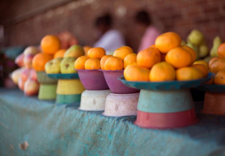 Fresh oranges displayed by street traders in South Africa amidst EU export challenges - Global Banking & Finance Review