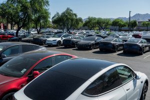 Tesla vehicles recalling 239,000 models due to rear-view camera issues - Global Banking & Finance Review