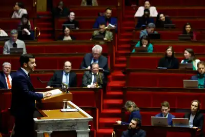 Image for French parliament approves bill to roll over budget, avoiding shutdown