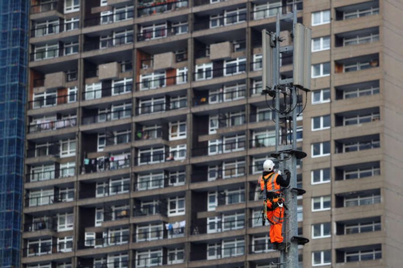 Image for Britain sets 5G goal, says no ‘magic number’ of operators