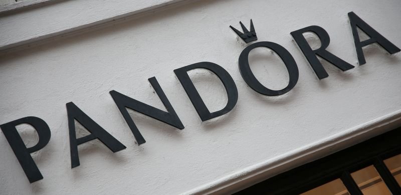 Pandora's charm bracelets and products amid US-China tariff discussions - Global Banking & Finance Review