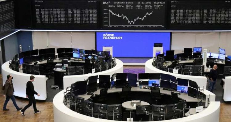 Image for European shares dip in choppy trade, oil stocks cap declines