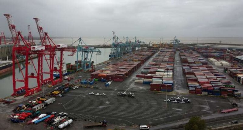 Image for British port workers plan two-week strike from Sept. 19