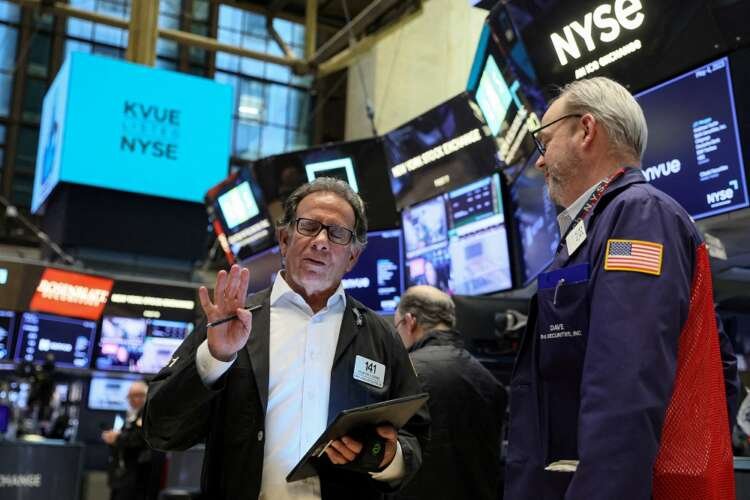 Traders on the NYSE respond to stalled US debt talks impacting global markets - Global Banking & Finance Review