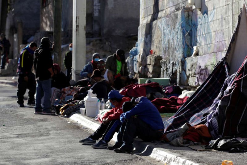 Image for Mexico’s vaccines plan raises fears migrants will miss out