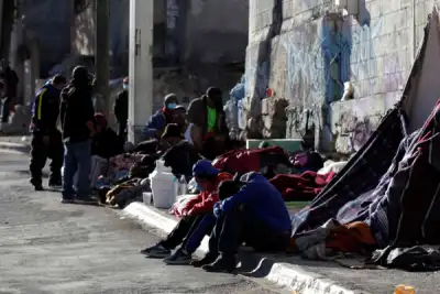 Image for Mexico’s vaccines plan raises fears migrants will miss out
