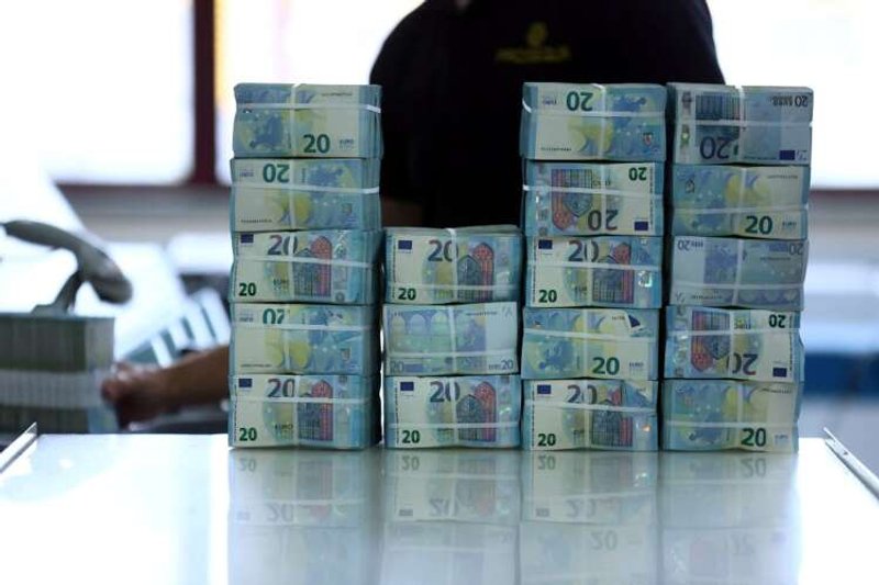 Image for Euro zone swings to a rare current account deficit in March