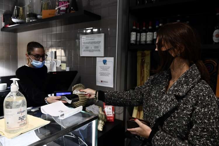 Image for Italy statistics bureau cuts growth forecasts, warns of “strong downside risks”