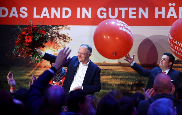 Image for German voters deliver mixed verdict on Scholz coalition in regional poll
