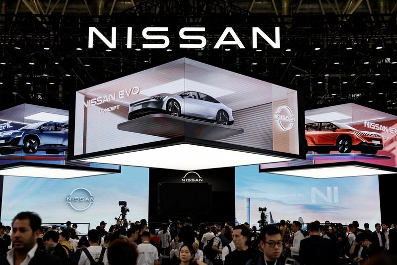 Nissan logo with a backdrop of U.S. and Mexico flags - Global Banking & Finance Review