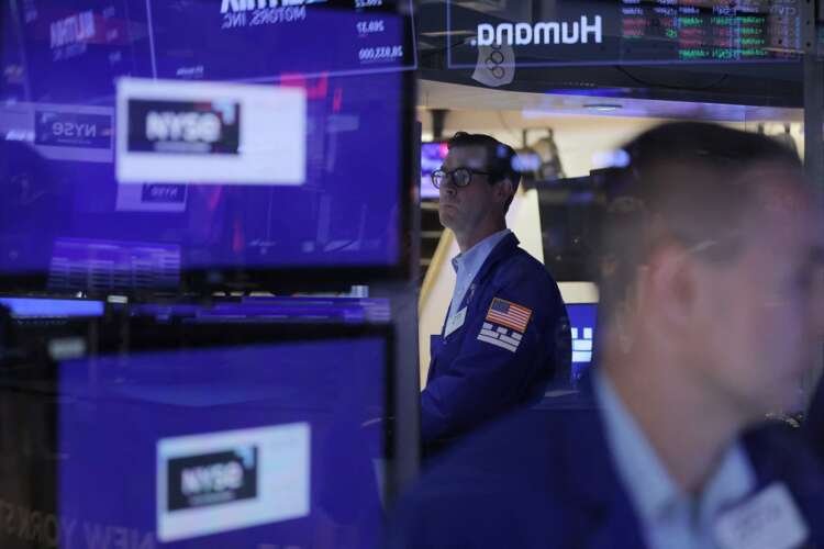 Traders monitor fluctuating stock prices on the NYSE amidst market volatility - Global Banking & Finance Review