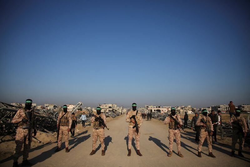 Image for Israel releases Palestinian prisoners after delay over chaotic hostage handover