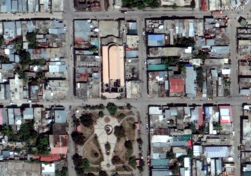 Image for Haiti hospitals overwhelmed by quake victims as death toll hits 1,297