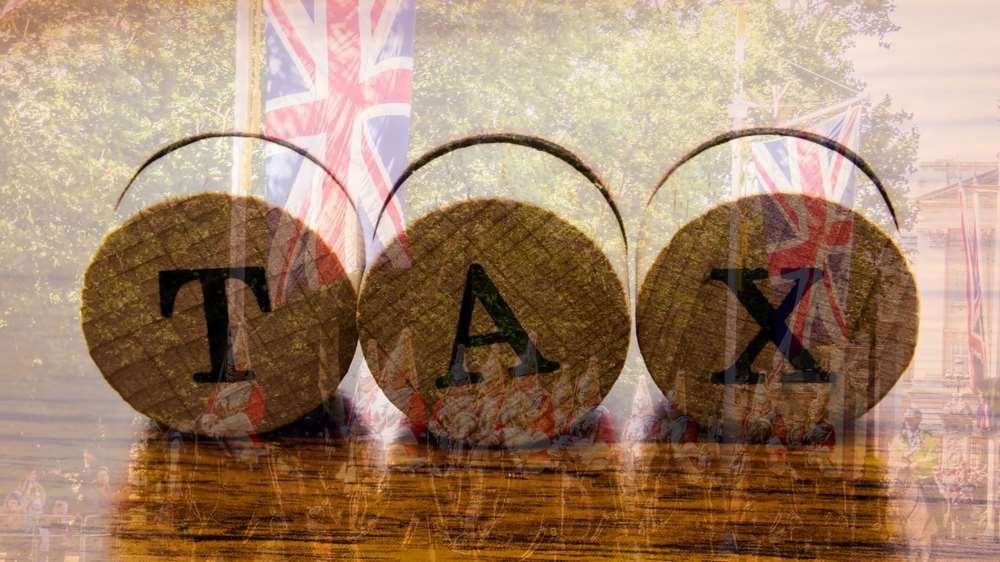 Illustration of UK expats managing finances and taxes abroad - Global Banking & Finance Review