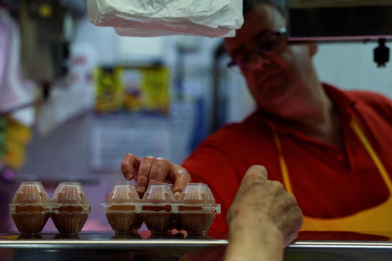 Image for Euro zone consumers more optimistic on inflation, ECB survey shows