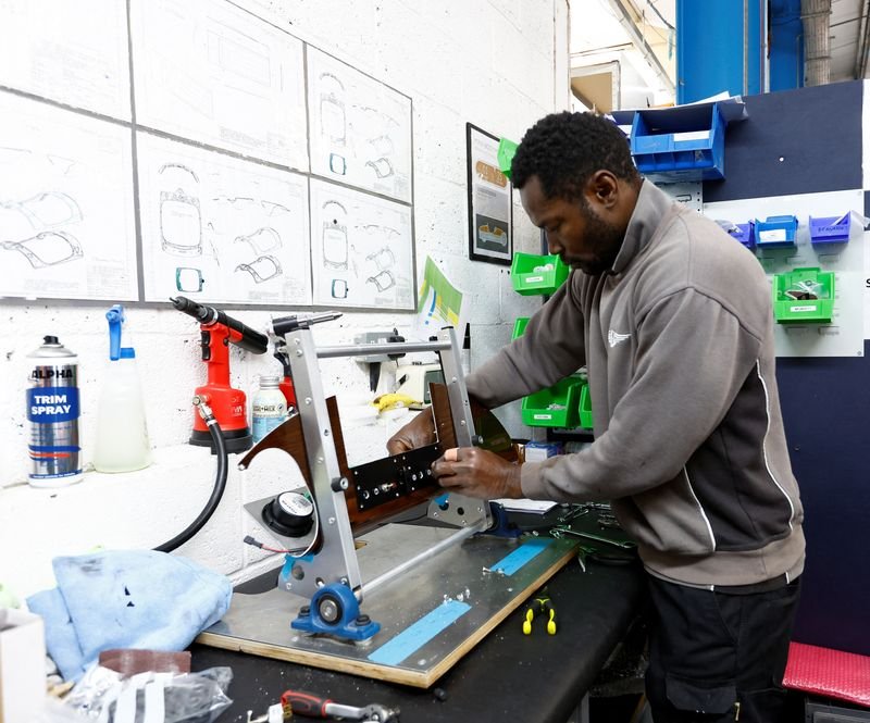 Image for Poor UK productivity recovers partially in Q4, ONS data shows