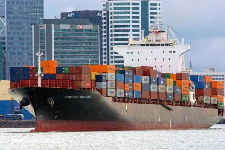 Container ship Synergy Oakland amidst rising global shipping costs - Global Banking & Finance Review