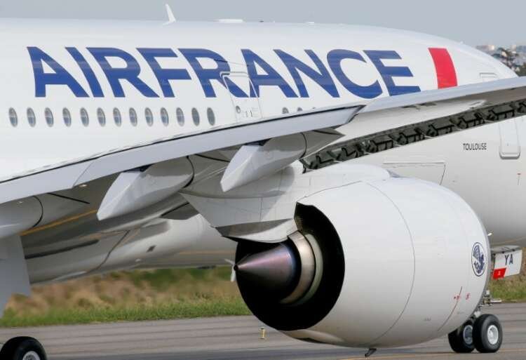 Air France KLM fleet image reflecting decline in shares due to COVID-19 travel warning - Global Banking & Finance Review