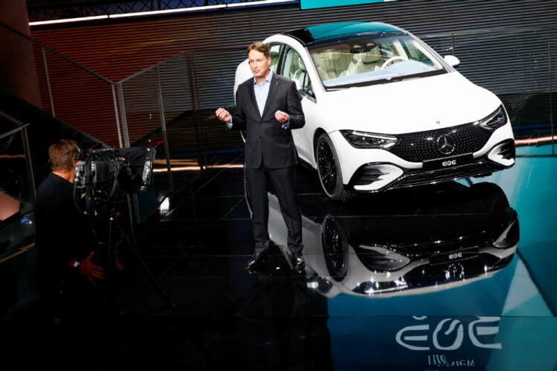 Image for Daimler CEO says carmakers could face chip shortage into 2023