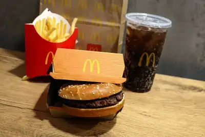 Image for Fast-food chains hold the onions after McDonald’s E. coli outbreak