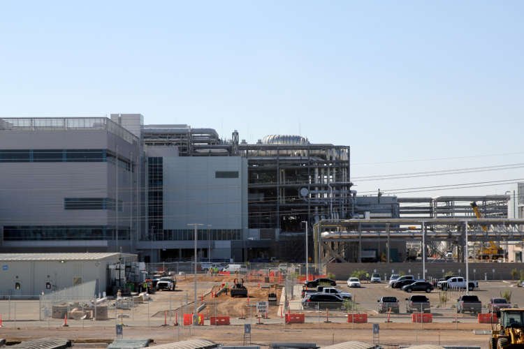 Intel CEO touring Arizona semiconductor factory amid government funding race - Global Banking & Finance Review