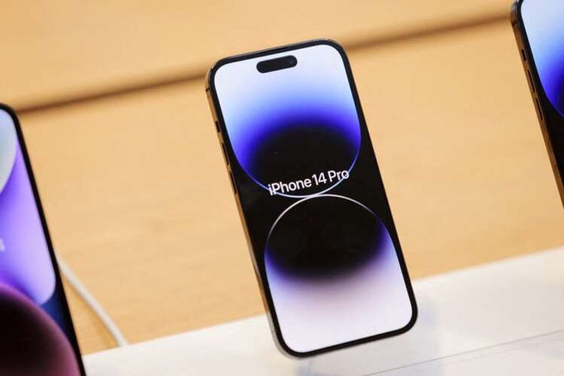 Image for Apple’s weak iPhone sales drive first profit miss since 2016