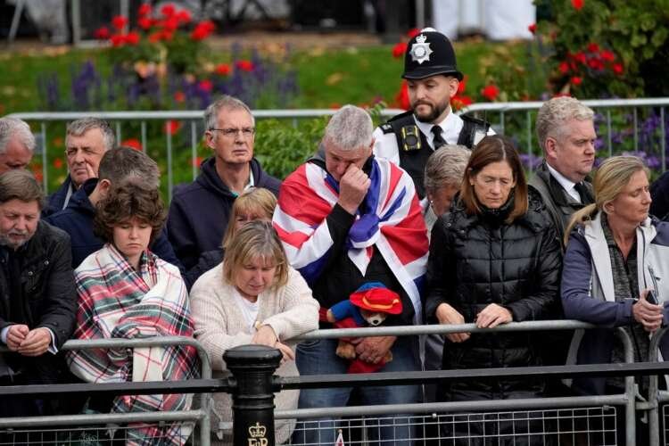 Image for Huge crowds follow queen’s funeral in silence and awe
