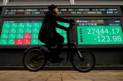 Image for Dollar gains, stocks slide on muddled inflation outlook