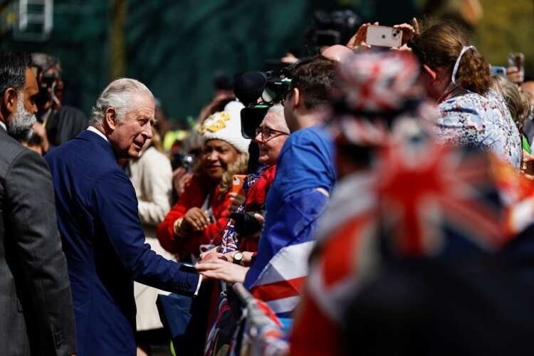 King Charles greets wellwishers outside Buckingham Palace ahead of coronation - Global Banking & Finance Review